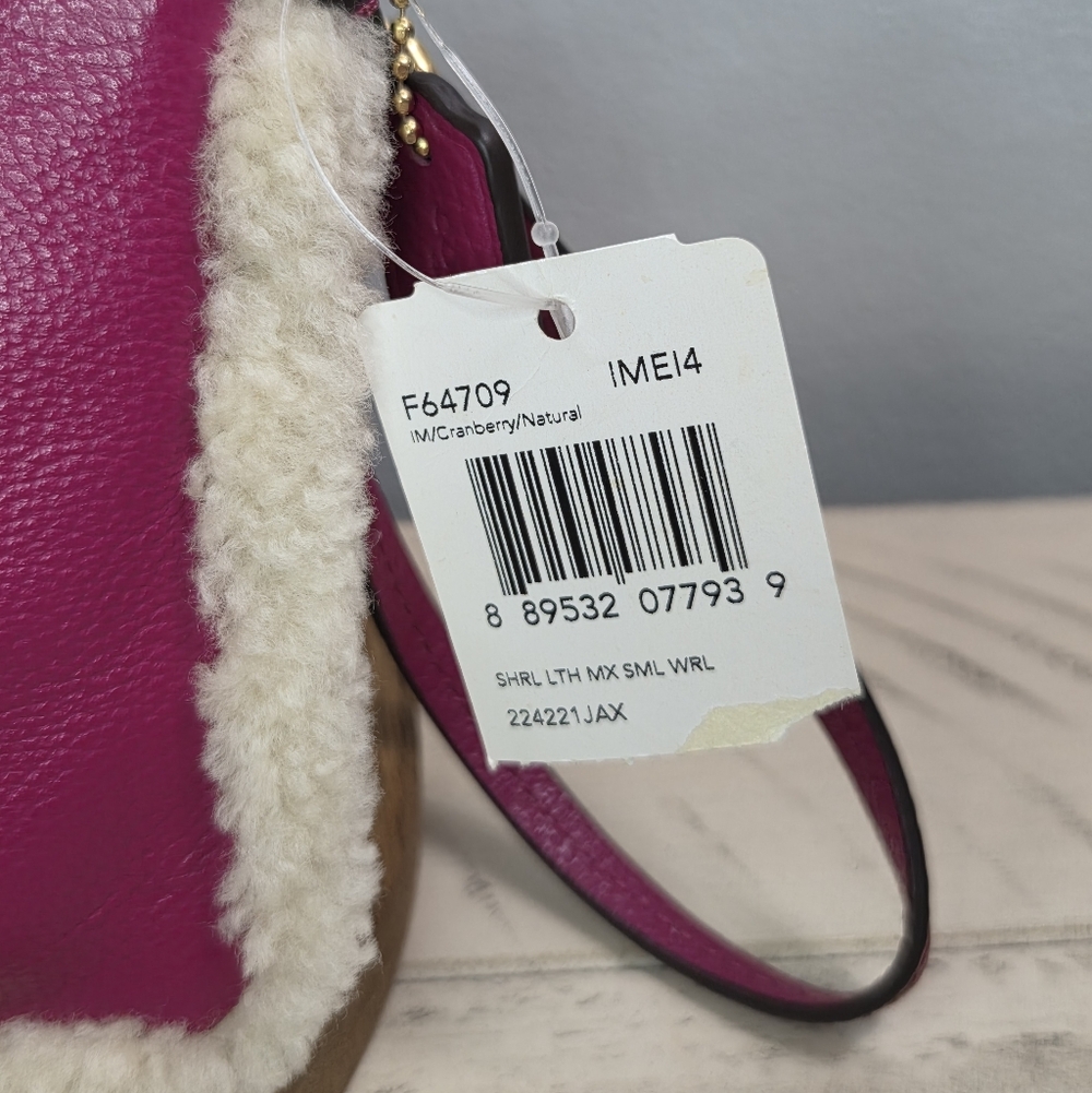 Coach wristlet in pebbled Pink leather with a shearling trim, NWT - Picture 6 of 15